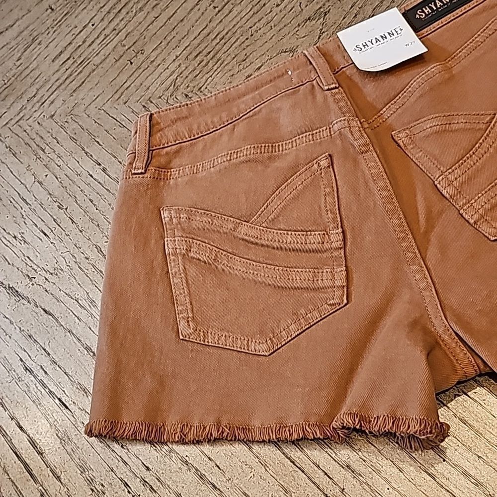 Shayanne brown denim shorts size 27 runs more like 26 - Picture 6 of 10